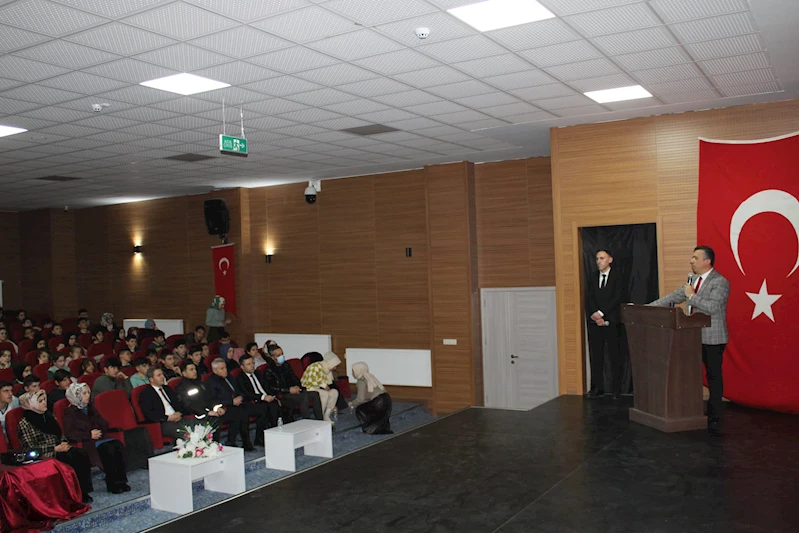 Kaymakamımız Fatih Bayram, Niyazi Çakmakçı İmam Hatip Ortaokulu ve Şehit Ahmet Aktepe Çok Programlı Lisesi İHL Bölümü öğrencileri için Kudüs Gezisi Söyleşisi düzenledi