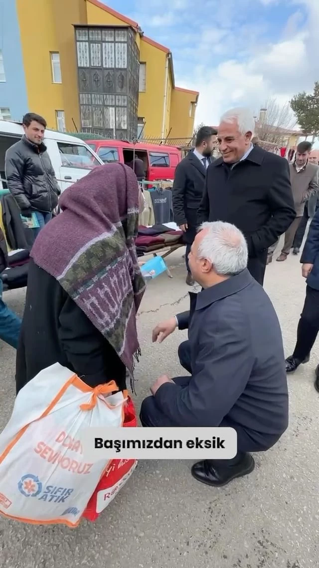 Eyüp Tavlaşoğlu, Aziziye ilçesindeki semt pazarında vatandaşlarla buluştu