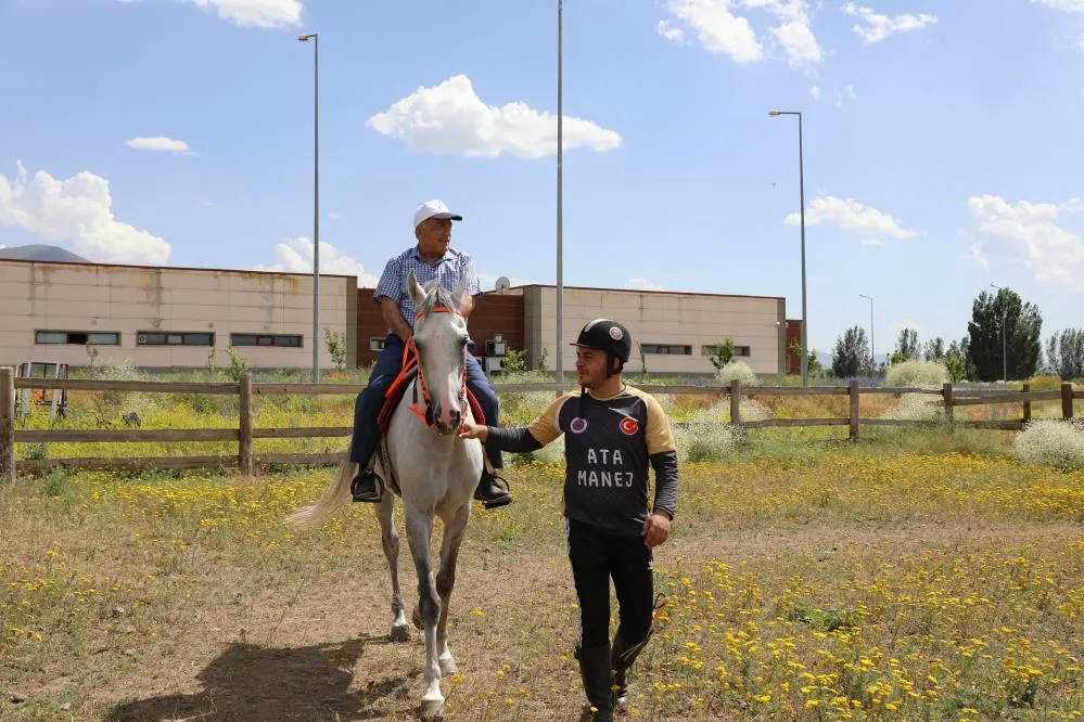 Öğrenciler, binicilik deneyimini manej alanında yaşadı