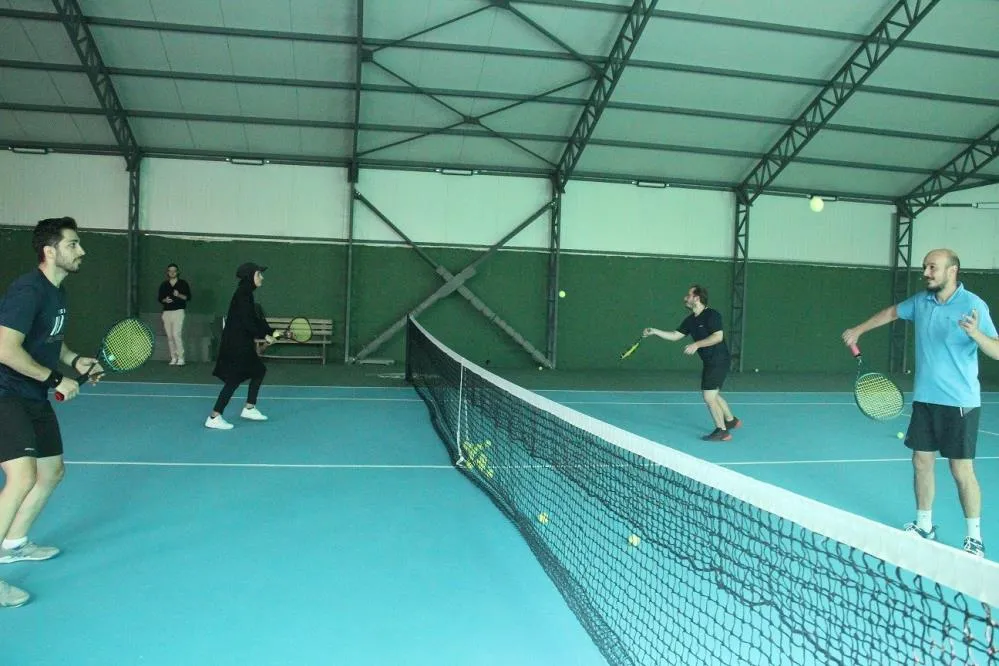 Mevlana Vadisi’ne kapalı tenis kortu