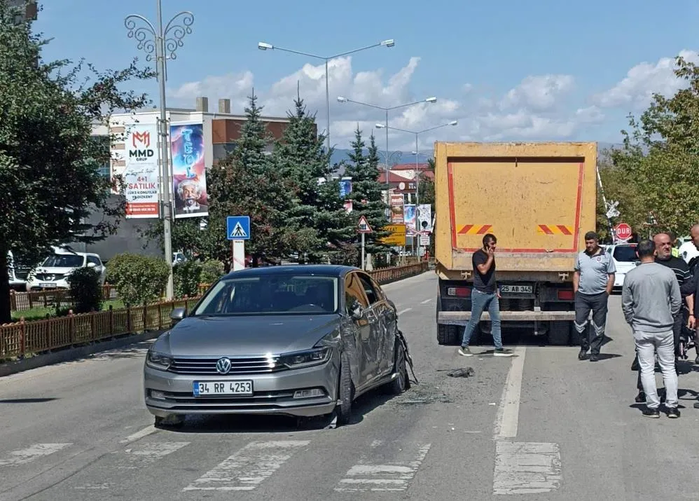 Erzurum’da trafik kazasında yürekler ağza geldi