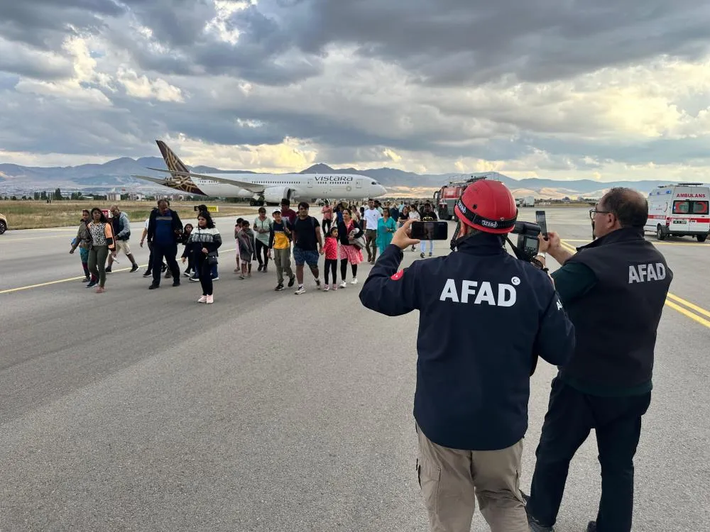 Hindistan uçağına bomba ihbarı: Erzurum Havalimanı’na acil iniş yaptı