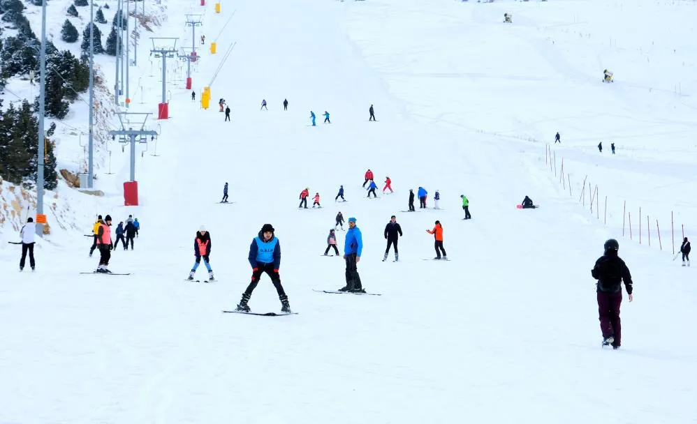 Kayak merkezleri içerisine en çok kar Palandöken ve Ergan Dağı Kayak Merkezinde