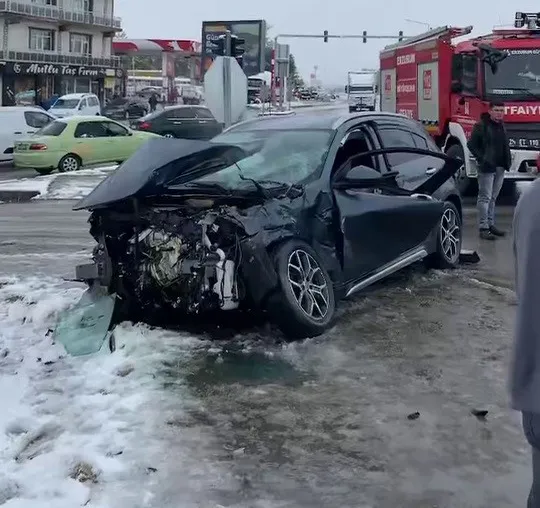 Kar yağışı trafik kazalarına neden oldu