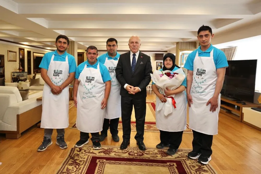 Erzurum’da özel bireylere istihdam desteği: Gülümseyen Down kafe