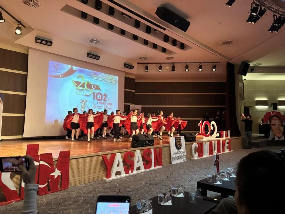 Özel Vakıf Okulları’ndan Cumhuriyet coşkusu