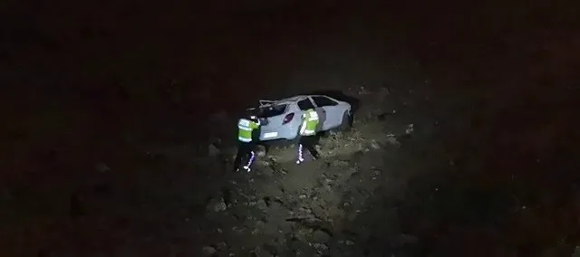 Erzurum’da otomobil 50 metrelik uçuruma yuvarlandı: 1 yaralı