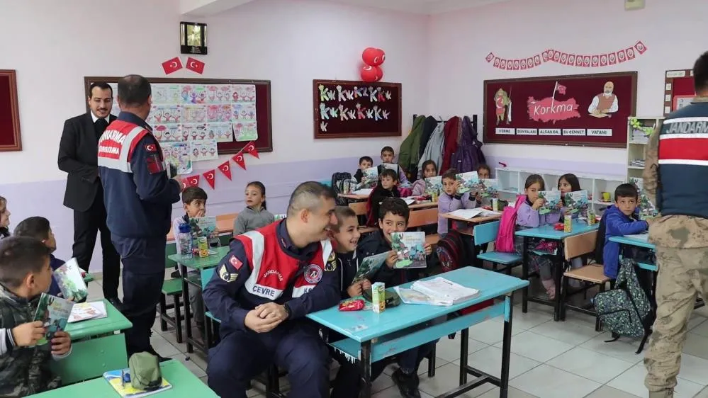 Jandarmadan çocuklara destek