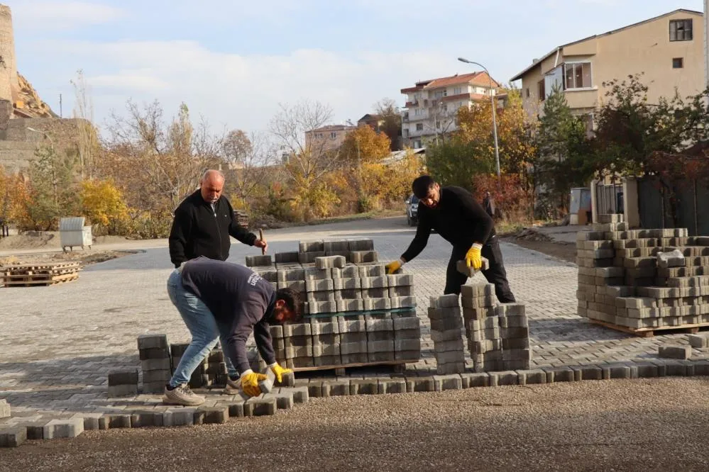 Oltu’da 115 bin metrekare parke taş döşendi