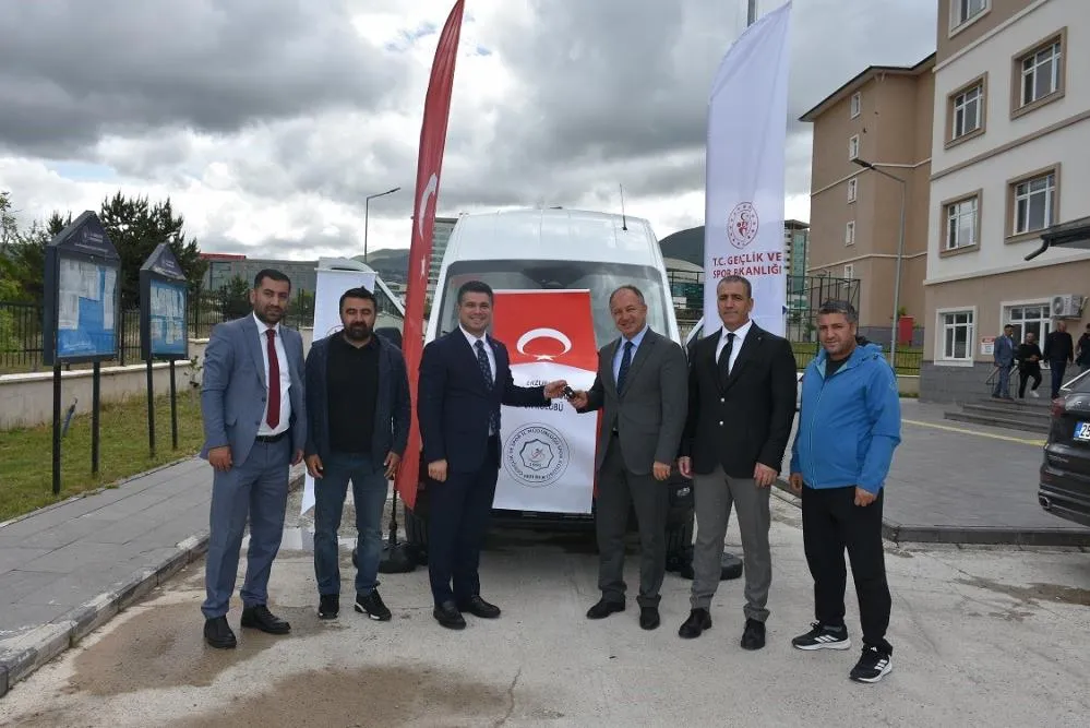 Erzurum Gençlik Spor Kulübü’ne yeni minibüs